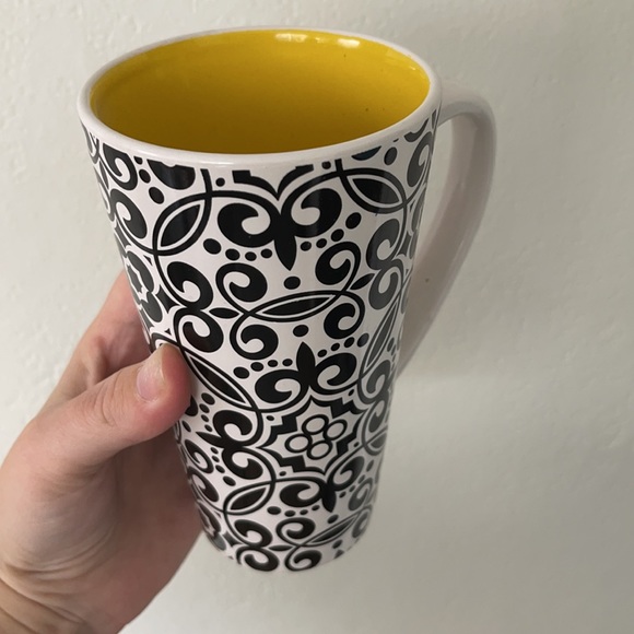 Black/white/yellow coffee mug - Picture 2 of 2